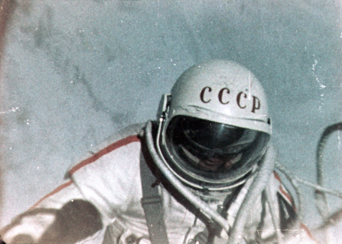 1 космонавт в истории человечества. Выход в открытый космос Леонова 1965.